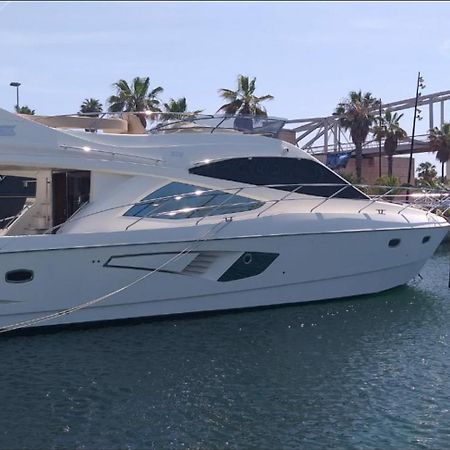 Yacht In Barcelona Hotel Сант Адриа де Бесос Екстериор снимка
