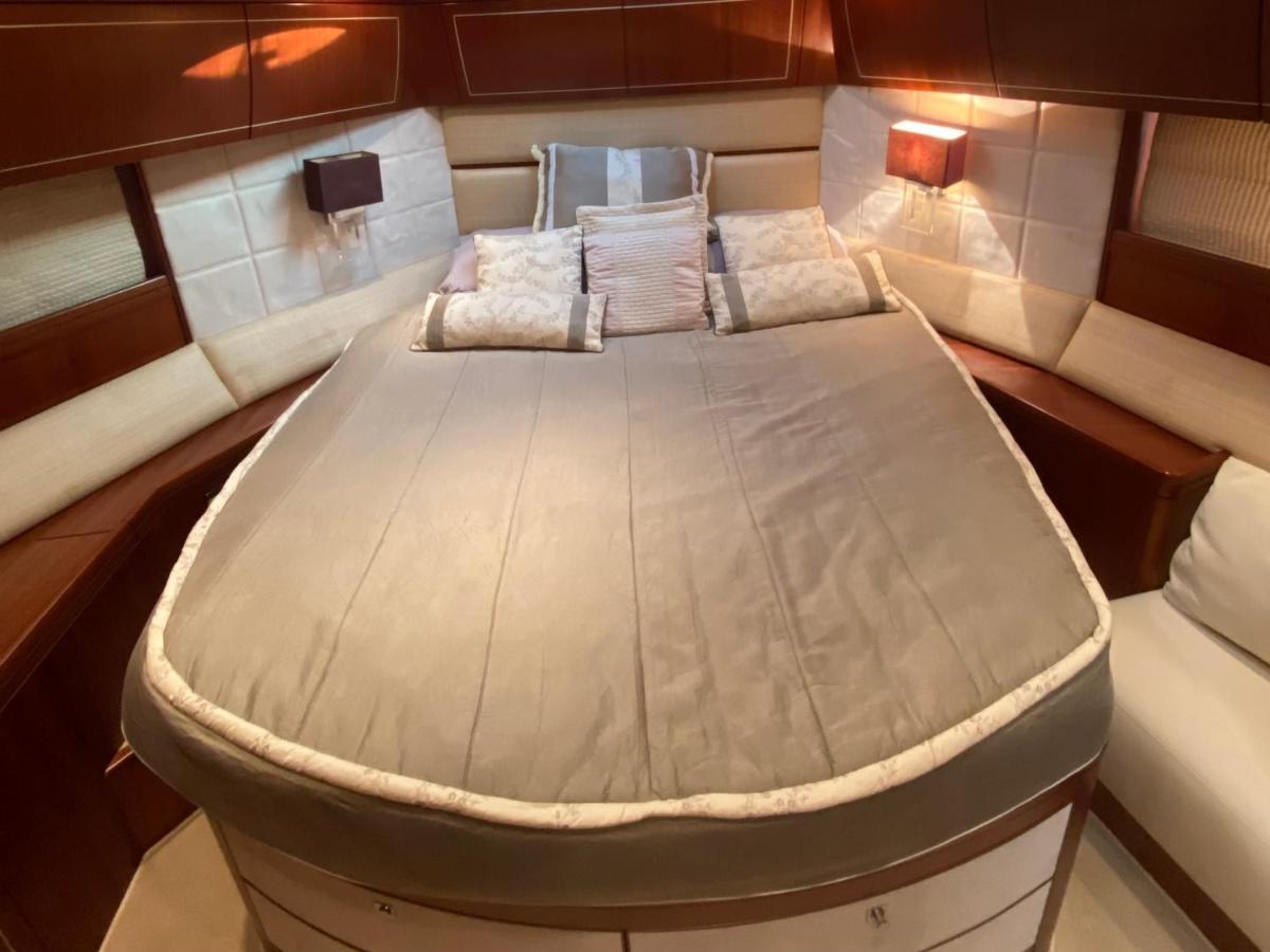 Yacht In Barcelona Hotel Сант Адриа де Бесос Екстериор снимка