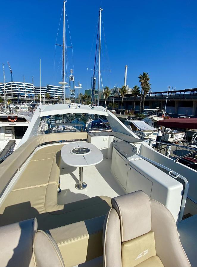 Yacht In Barcelona Hotel Сант Адриа де Бесос Екстериор снимка