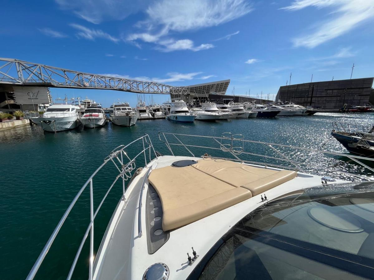 Yacht In Barcelona Hotel Сант Адриа де Бесос Екстериор снимка