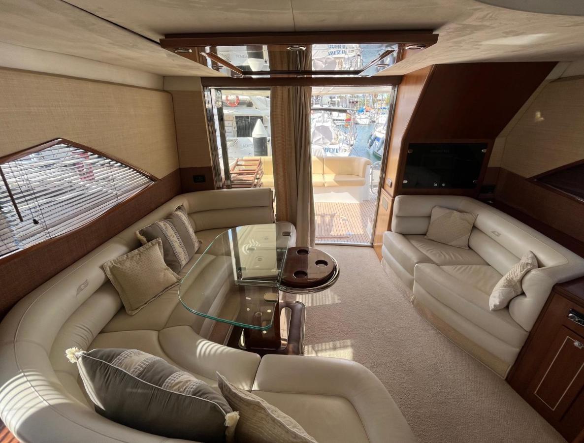 Yacht In Barcelona Hotel Сант Адриа де Бесос Екстериор снимка