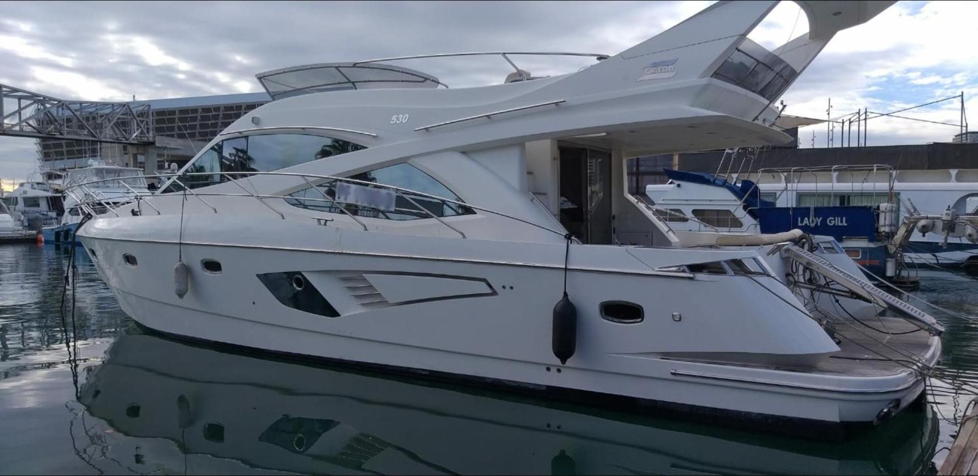 Yacht In Barcelona Hotel Сант Адриа де Бесос Екстериор снимка